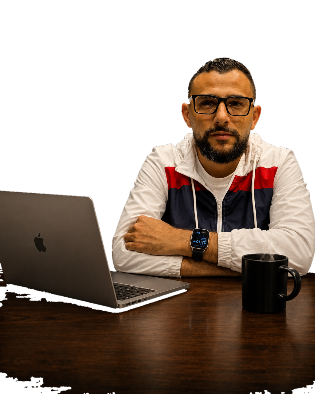 Ulisses Hen, autor do método PILOTO IA, na mesa com o MacBook aberto